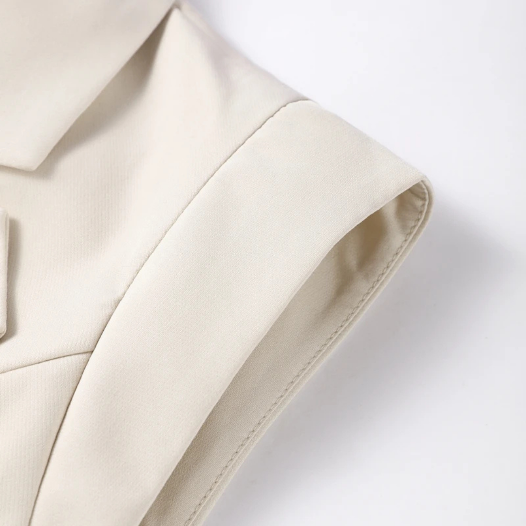 Chic Women's Suit with Sleeveless Lapel